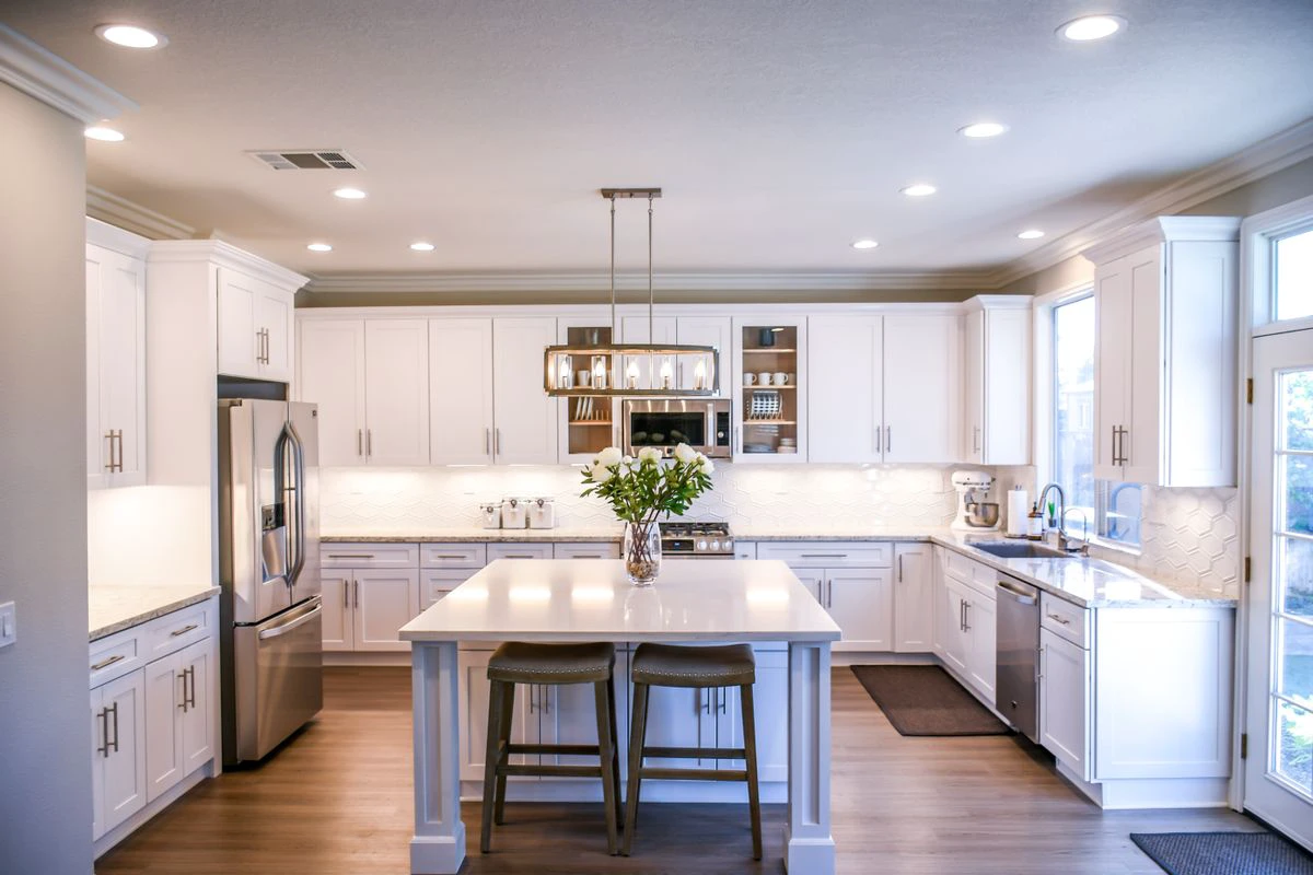 Shaker style kitchen cabinets in a clean kitchen