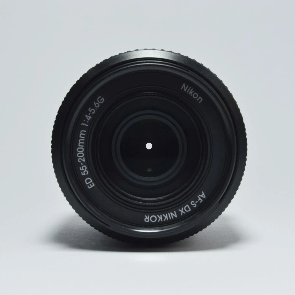 Original uncompressed product photo of a skincare bottle.
